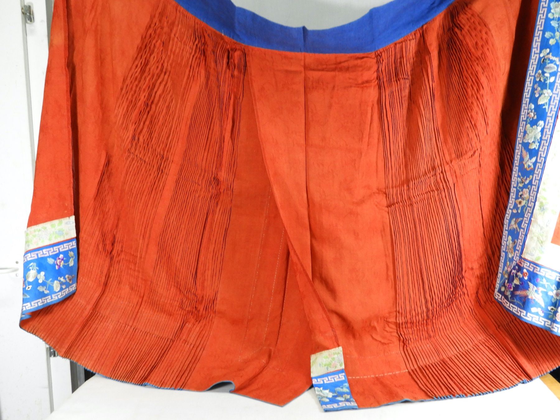 Costumi: China antikes Textil Gewand – Usato da Horw venduto da luzernicus 2