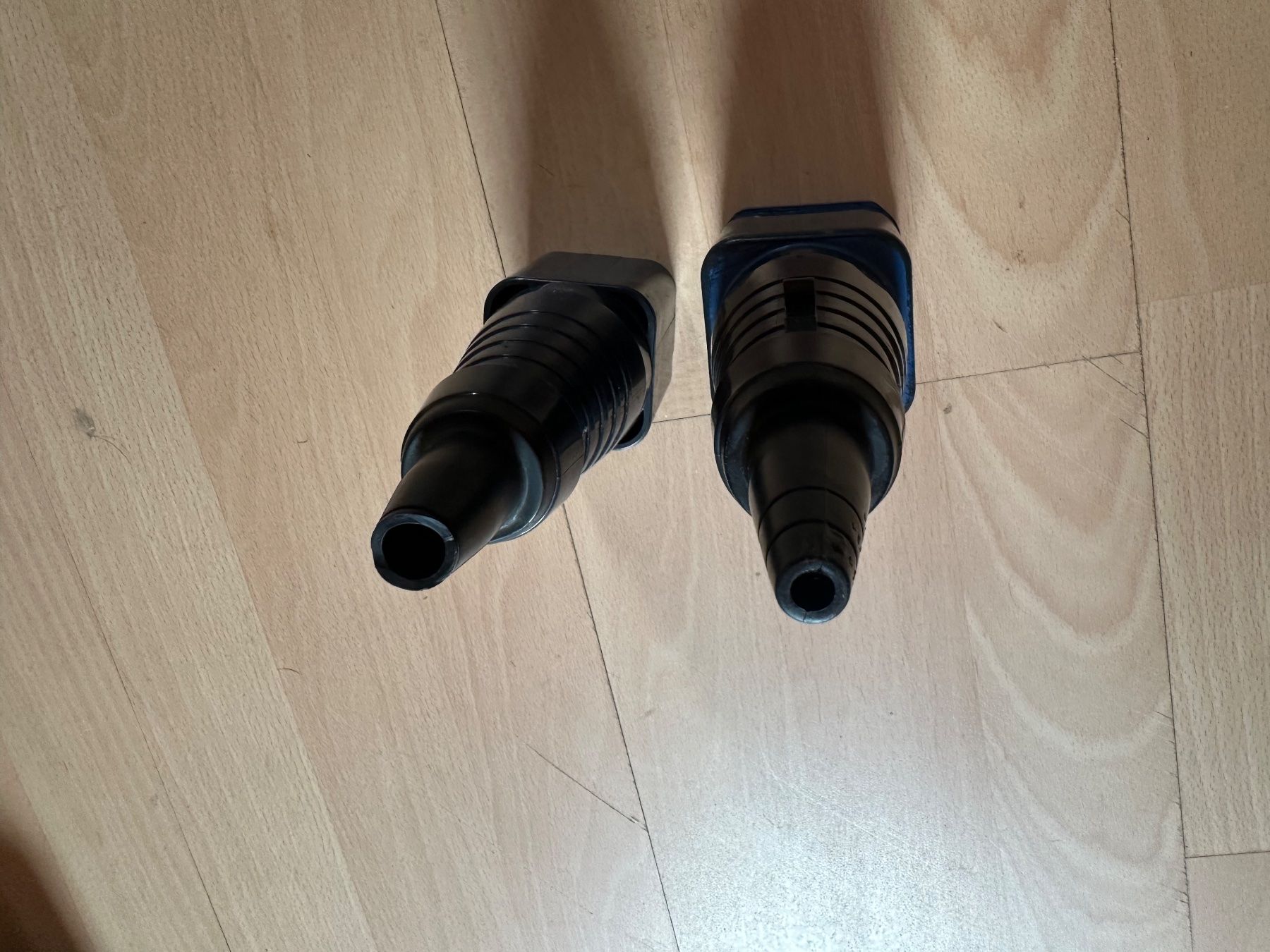 Spine: Stecker/ Kupplung J15 4 Polig – Usato da Huttwil venduto da Bolpa 8