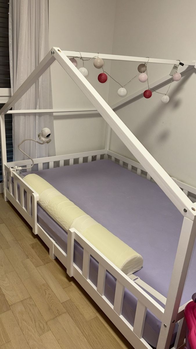 Lits: Kinderbett / Hausbett 120x200 – D'occasion à Chur par DDC17 2