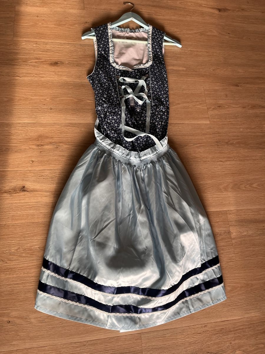 Costumi: Dirndl Grösse 44 – Usato da Eschlikon TG venduto da Wildlifetom
