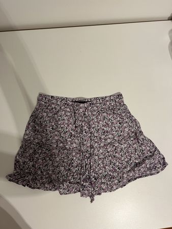 violetter Blusenrock (mit Hosen darunter), Zara