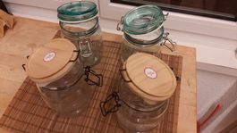 Dose mit Deckel /Cans with lid/ sealed glasses (4x)