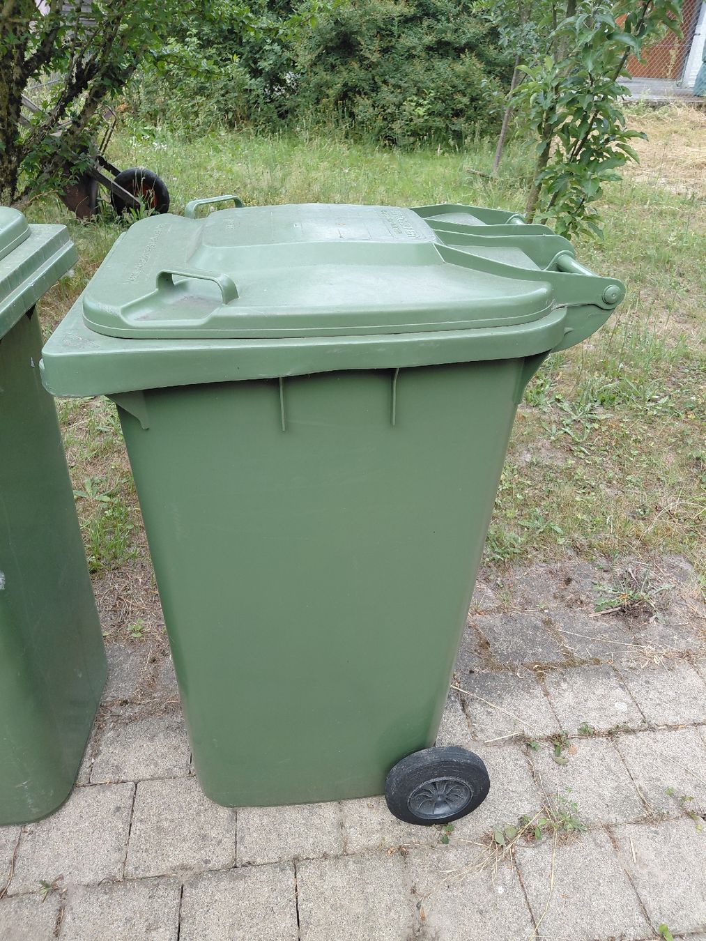 Sonstiges für Büro & Gewerbe: Grüncontainer 240 lit – Gebraucht aus zuchwil von parson65