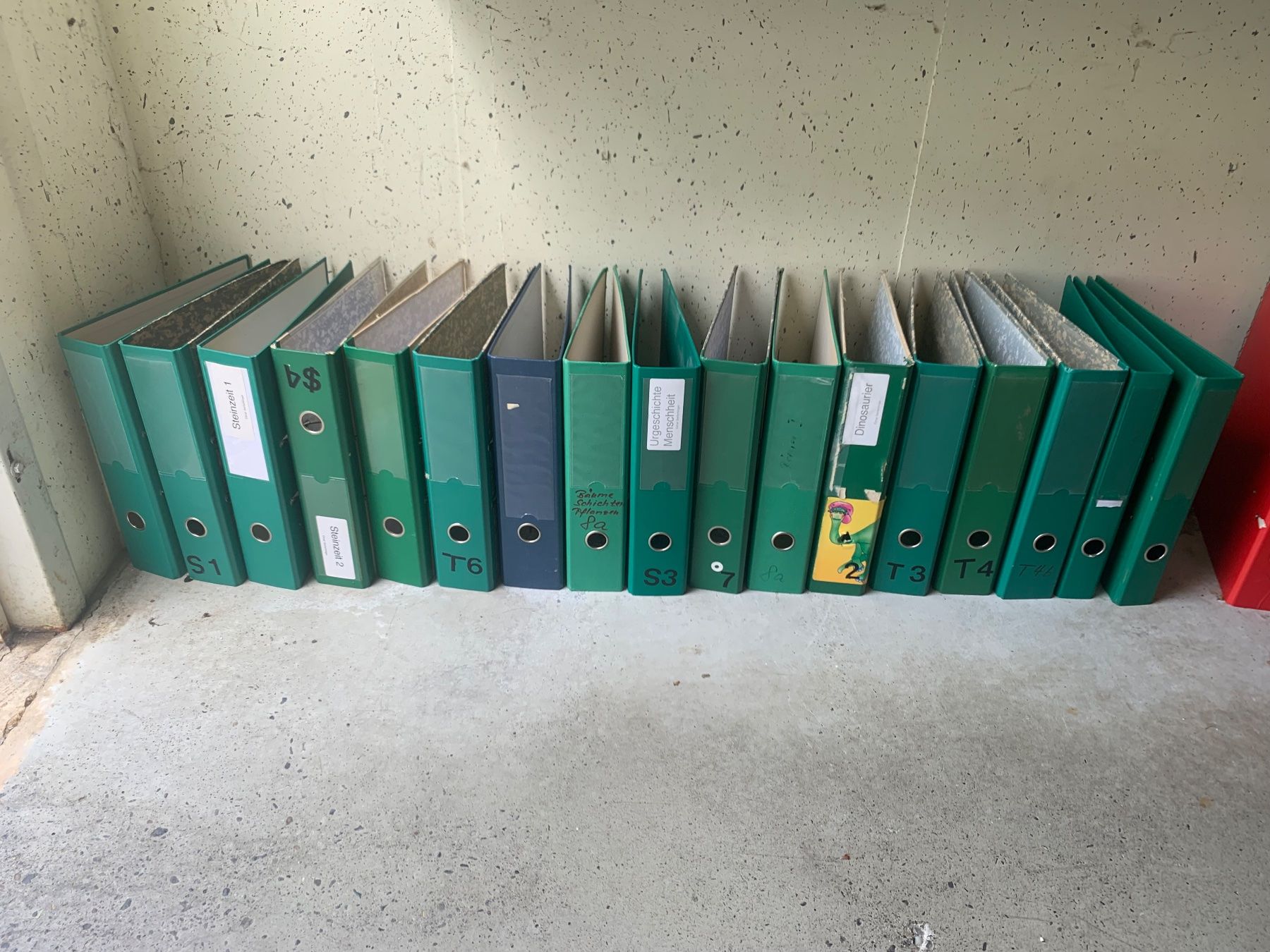 Raccoglitori: Rund 70 Ordner, gebraucht, verschiedene Farben – Usato da Mühlethal venduto da Bertsch64 5