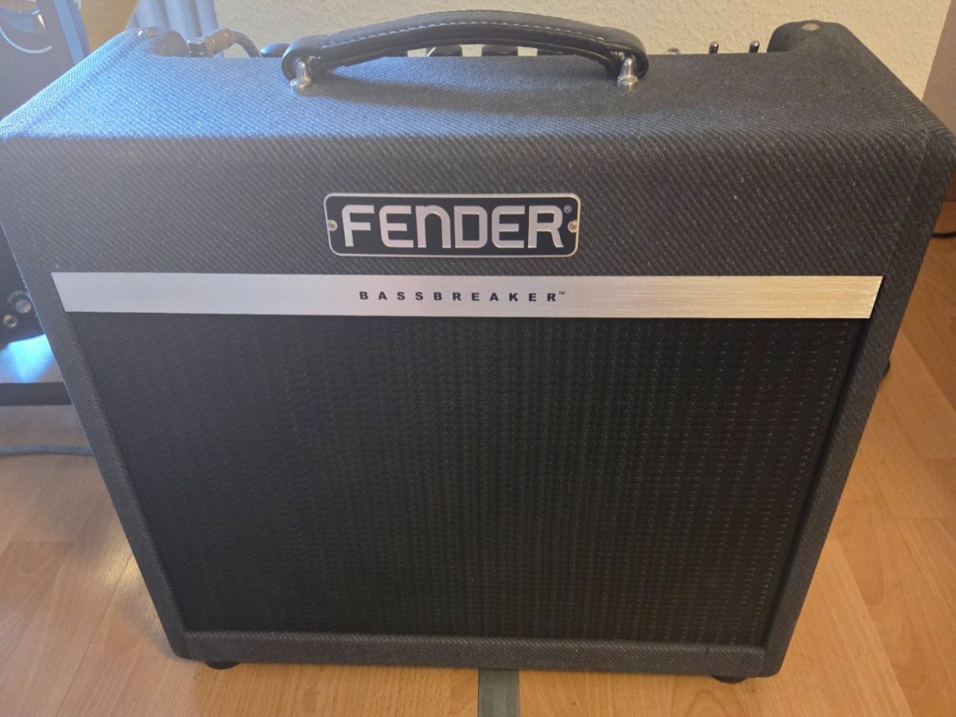 Fender Amplificatori: Fender Bassbreaker 15 Combo Amplifier – Usato da Zürich venduto da Schmani_hu