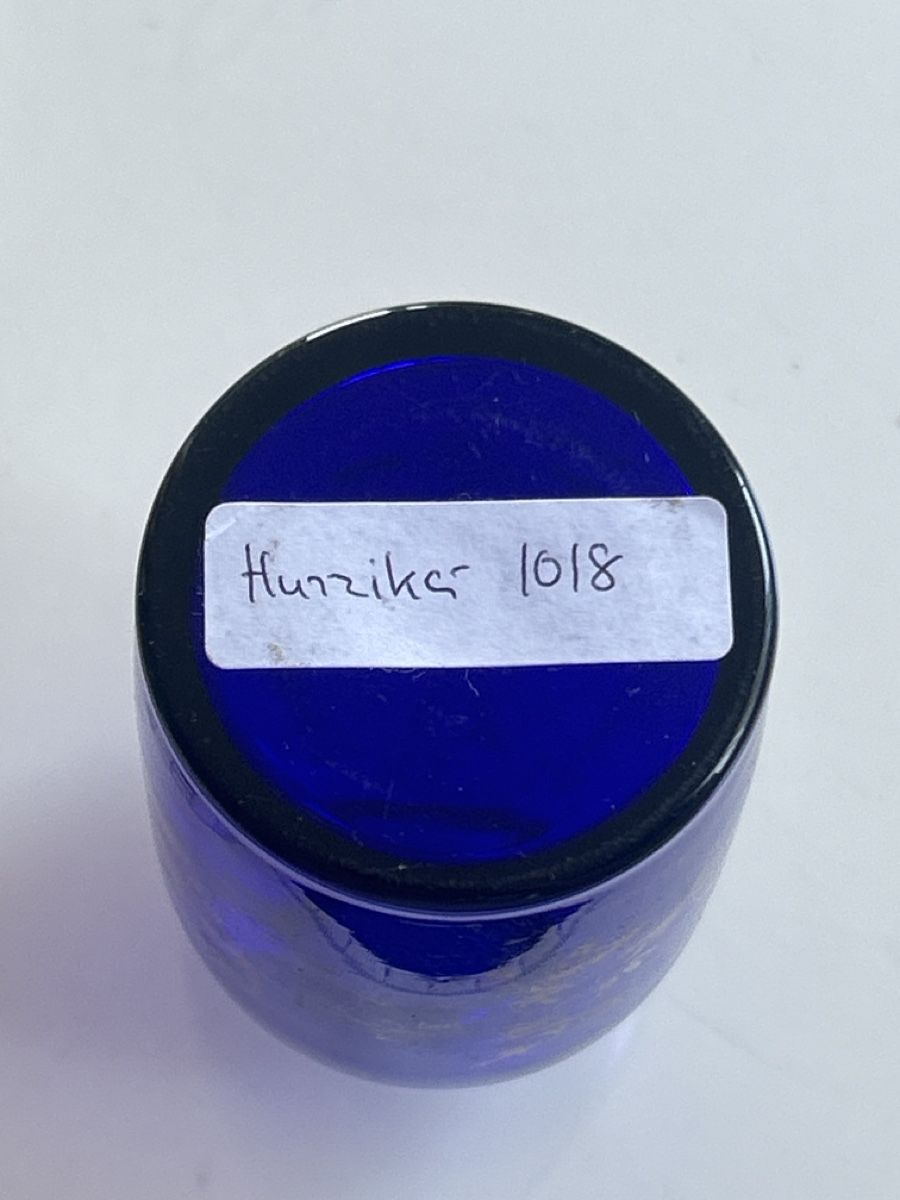 Apparecchiature e tecnologia a gas: Blaue Glasflasche mit Golddekor, klein(I5) – Usato da Neuenhof venduto da SchnaeppliAllerlei 2
