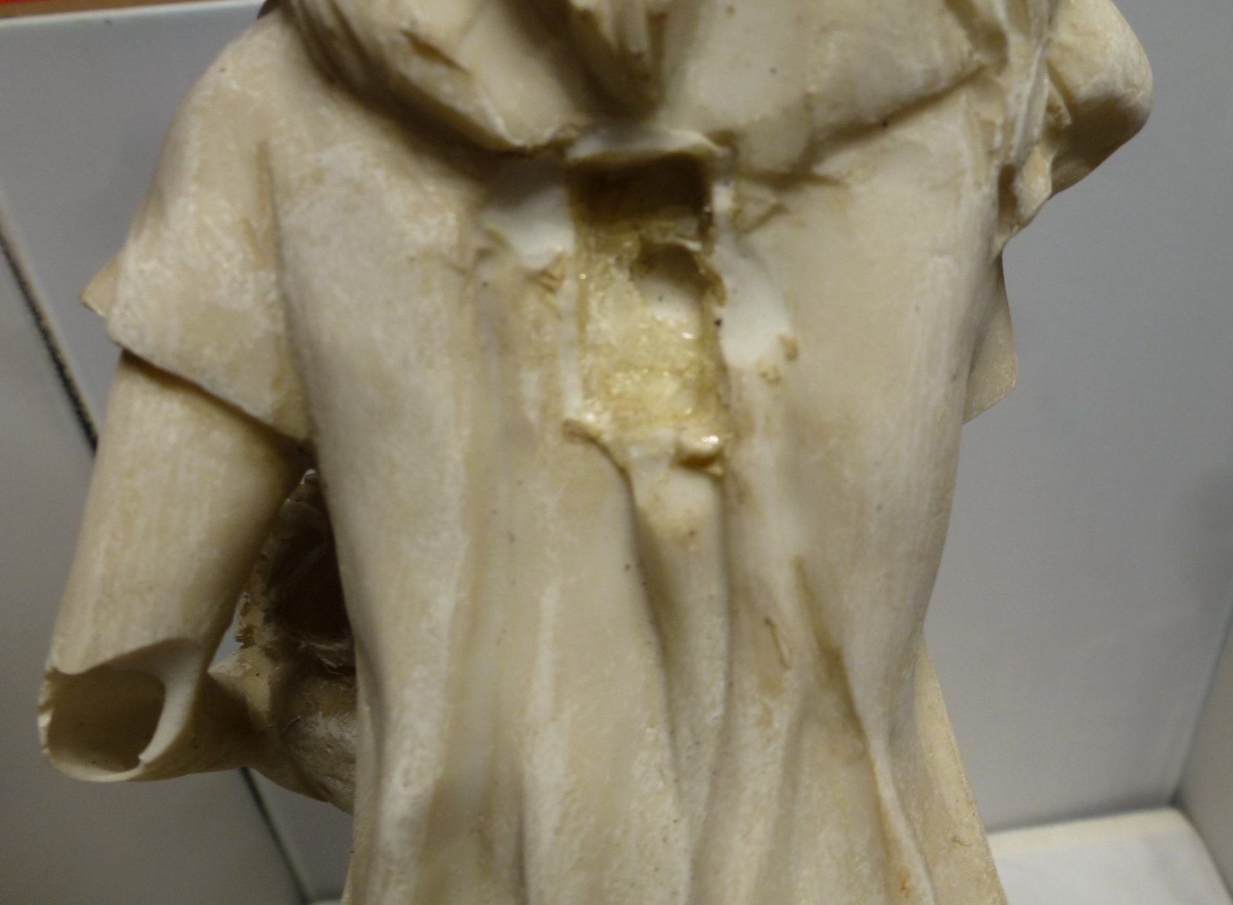 Statuette: Engels-Dame Sitzend ohne Flügel – Usato da Murgenthal venduto da B.StM 3