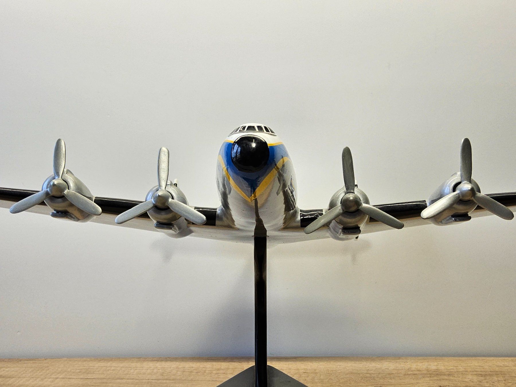 Lockheed Kit di modellismo & Modellini statici: Lufthansa __ Lockheed L-1049 Super Constellation _ 1:48 52cm – Usato da Uerikon venduto da Airport68 4