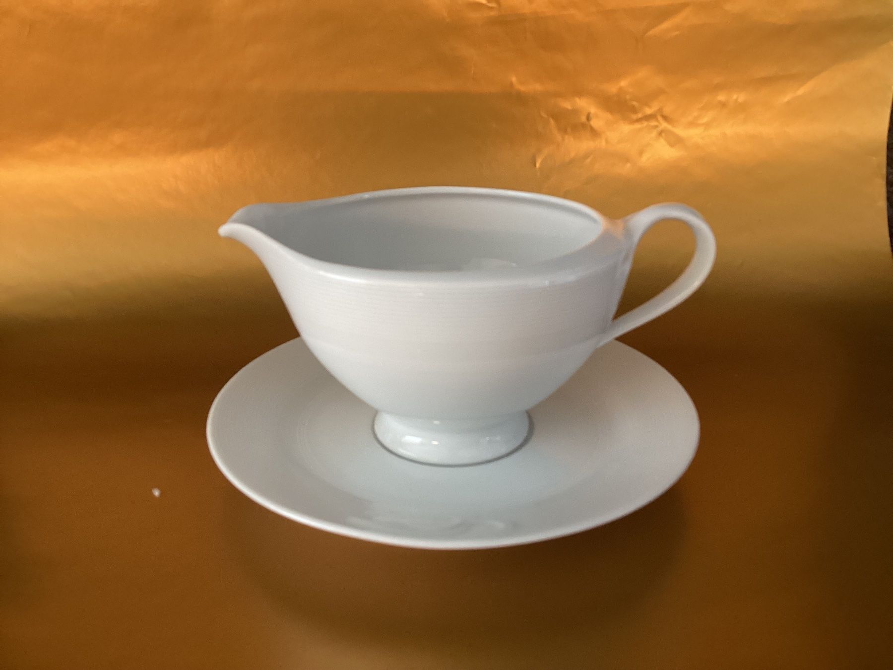 Hutschenreuther Coupes: Hutschenreuther / Sauciere/ Mod. Chloé – D'occasion à Beinwil am See par kae_gh7c