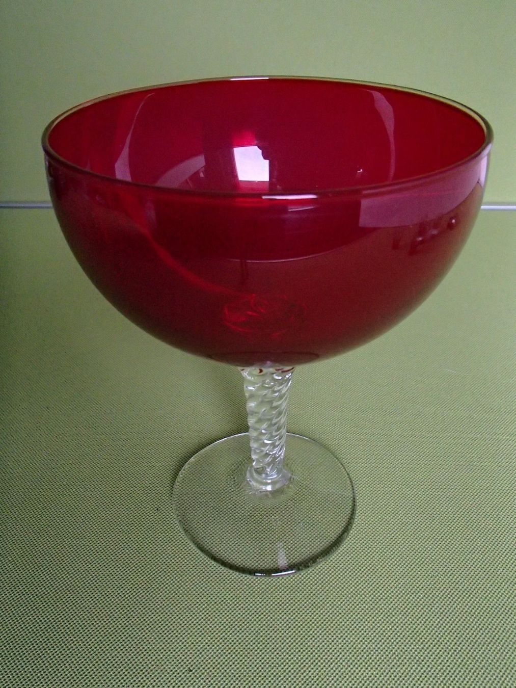 Bicchieri: grosses rotes MURANO Glas oder Schale auf gedrehtem Fuss – Usato da Schöfflisdorf venduto da pullux 5