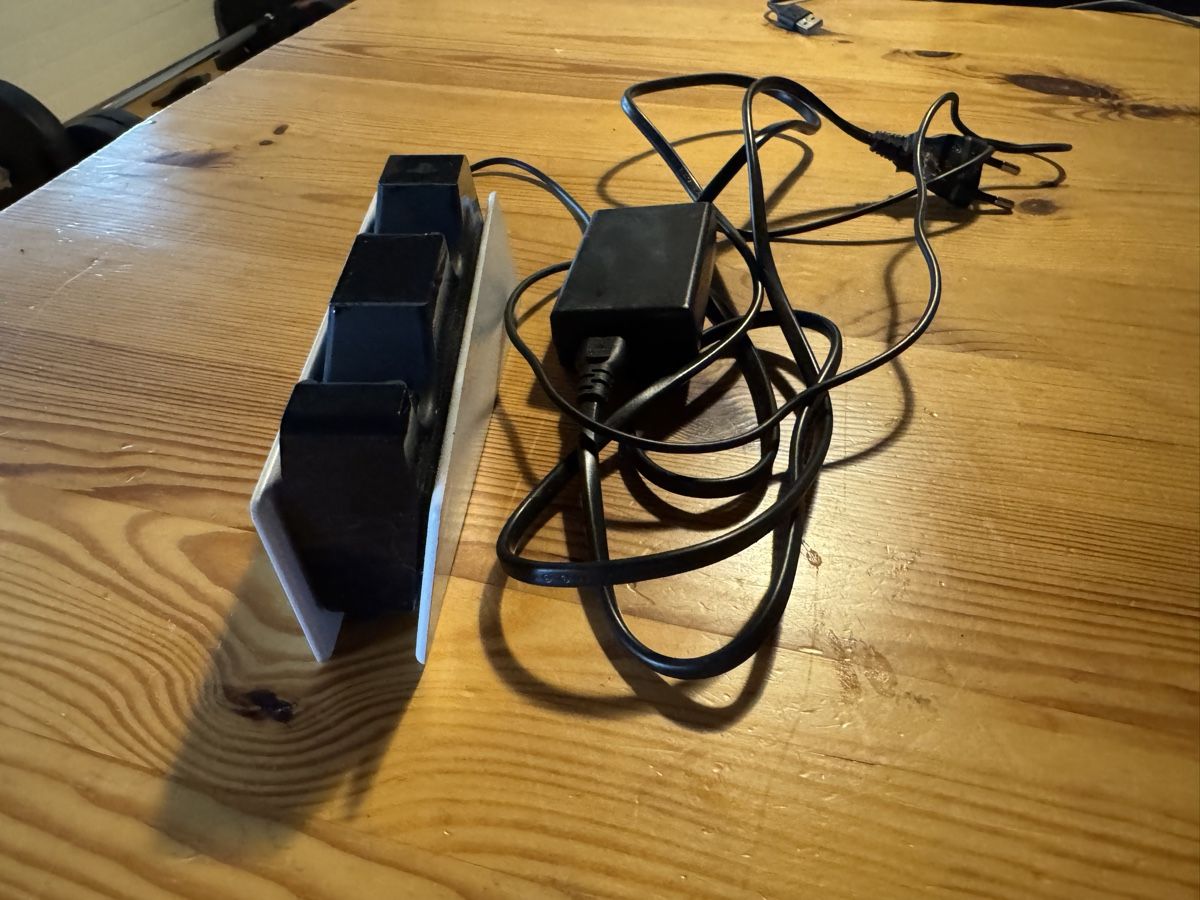 Sony Adaptateurs & Câbles: PS5 Controller Ladegerät – D'occasion à Schwerzenbach par nik_bcj2 1
