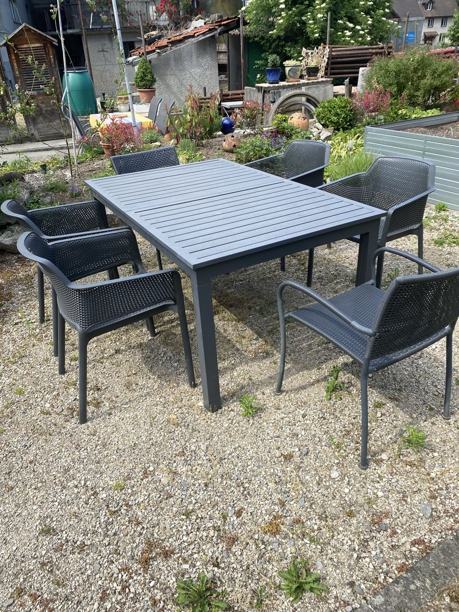 Set di tavolo e panche: Gartentisch mit 6 Stühlen – Usato da Freienwil venduto da oss078