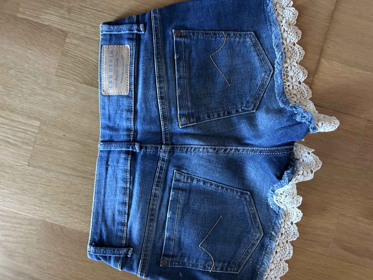 C&A Hosen: Short jeans avec broderie 34 – Gebraucht aus Daillens von guisepa 3