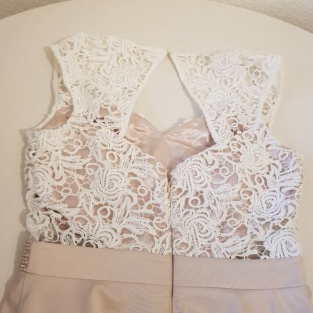 Kleid Lipsy London beige weiss mit Spitze Grösse 36