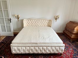 Französiches Doppelbett, handgepolstert