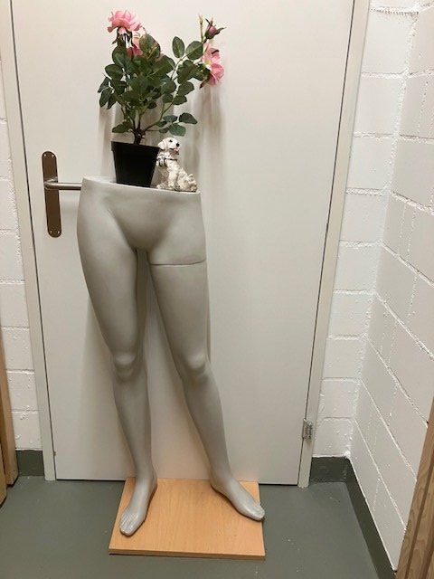 Altro in Decorazioni & Accessori: Schaufensterpuppe Beine grau – Usato da Ehrendingen venduto da Silberpudel