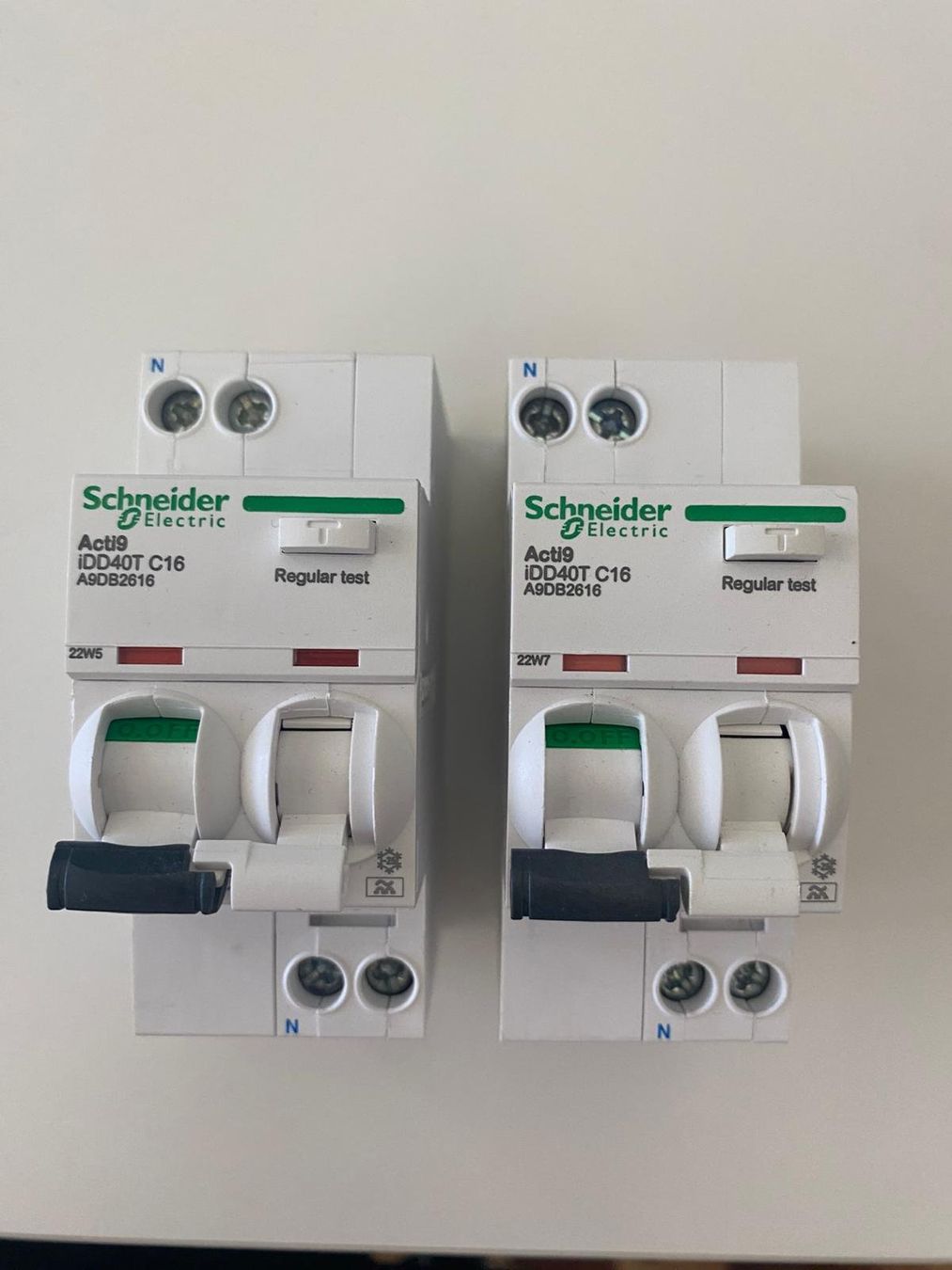 Schneider Interruttori: Disjoncteurs différentiels Schneider Electric Acti9 iDD40T – Usato da Marly venduto da Roger1700