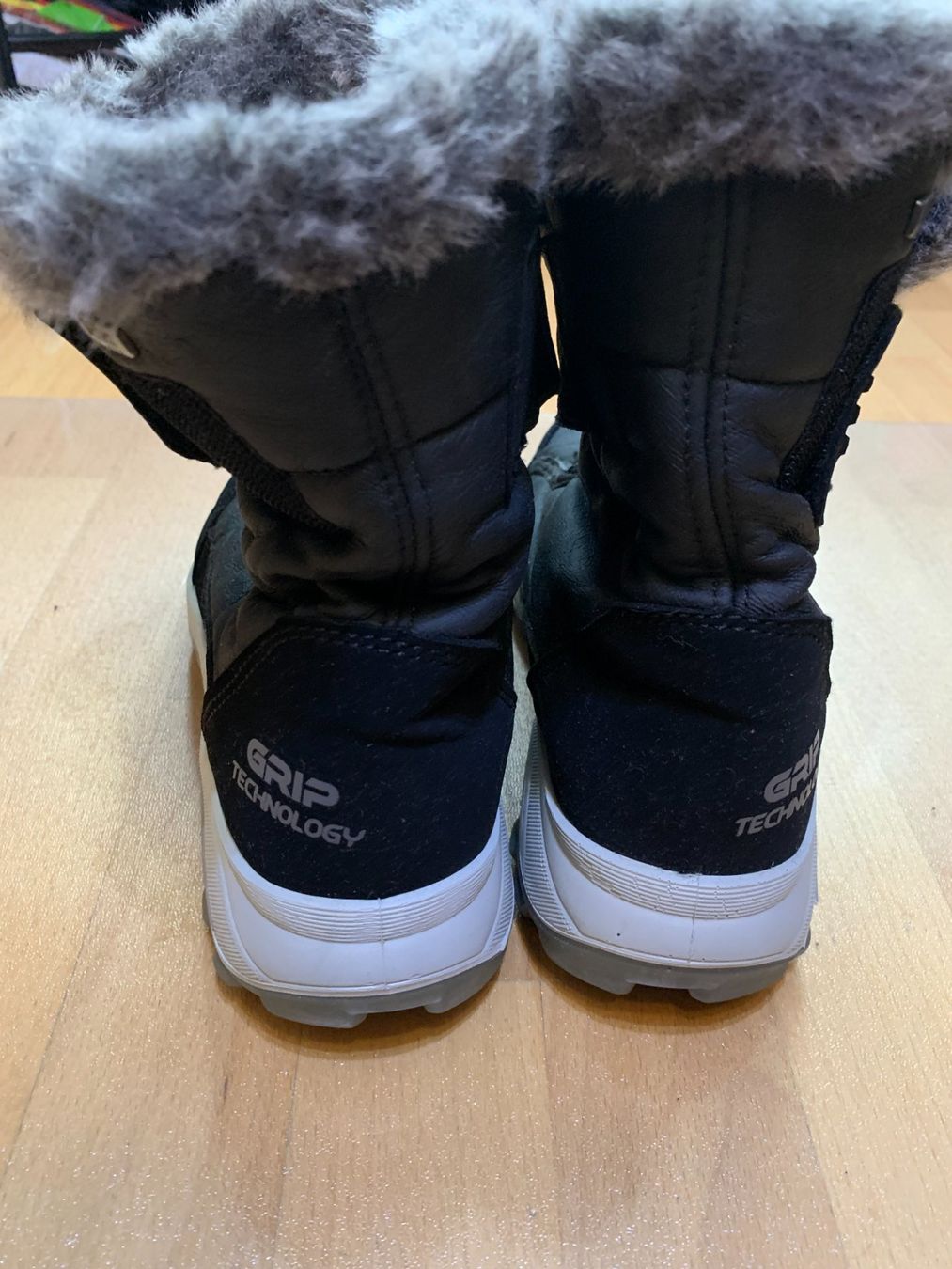 Scarpe per ragazze: Winterstiefel Kinder GRIP Technology schwarz, Gr. 37 – Usato da Wallisellen venduto da Francescof 1