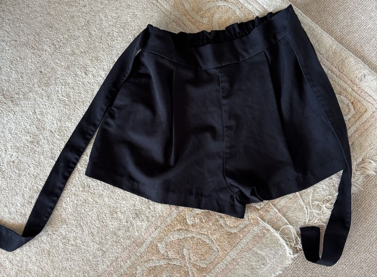 H&M Pantalons: Shorts – D'occasion à Eggersriet par car_w5cl 3