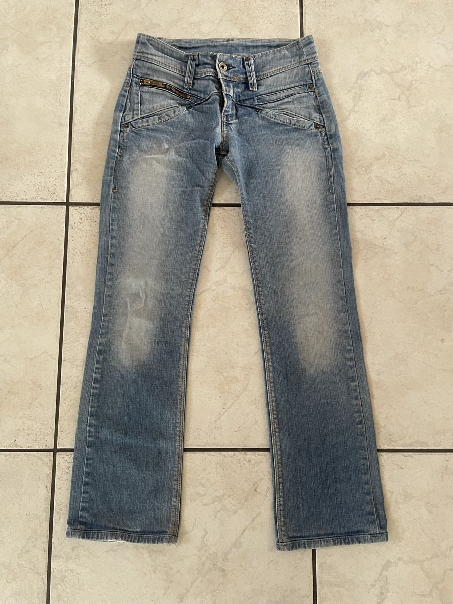 Levi's Jeans: Jeans Levi’s Dame Taille 29 34 – Gebraucht aus Vallamand von Bricbracbroc82
