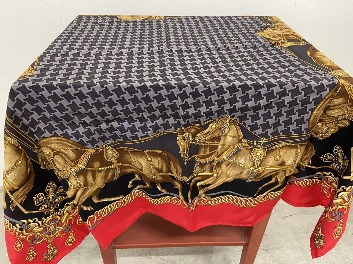 Maison Mollerus Foulard & Sciarpe: Maison Mollerus Seidentuch Pferde-Motiv – Usato da Dietikon venduto da brocki-eyra 8