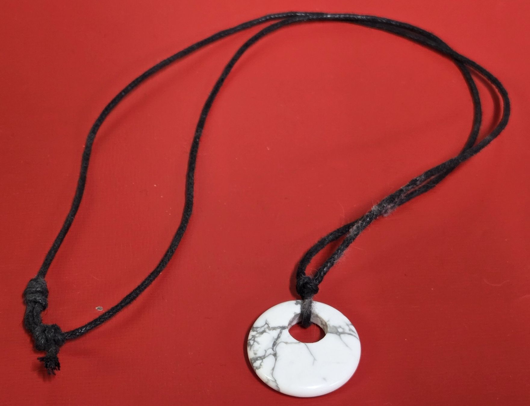 Catenine: Howlith Donut Stein Halskette – Usato da Reinach BL venduto da _MasterK_