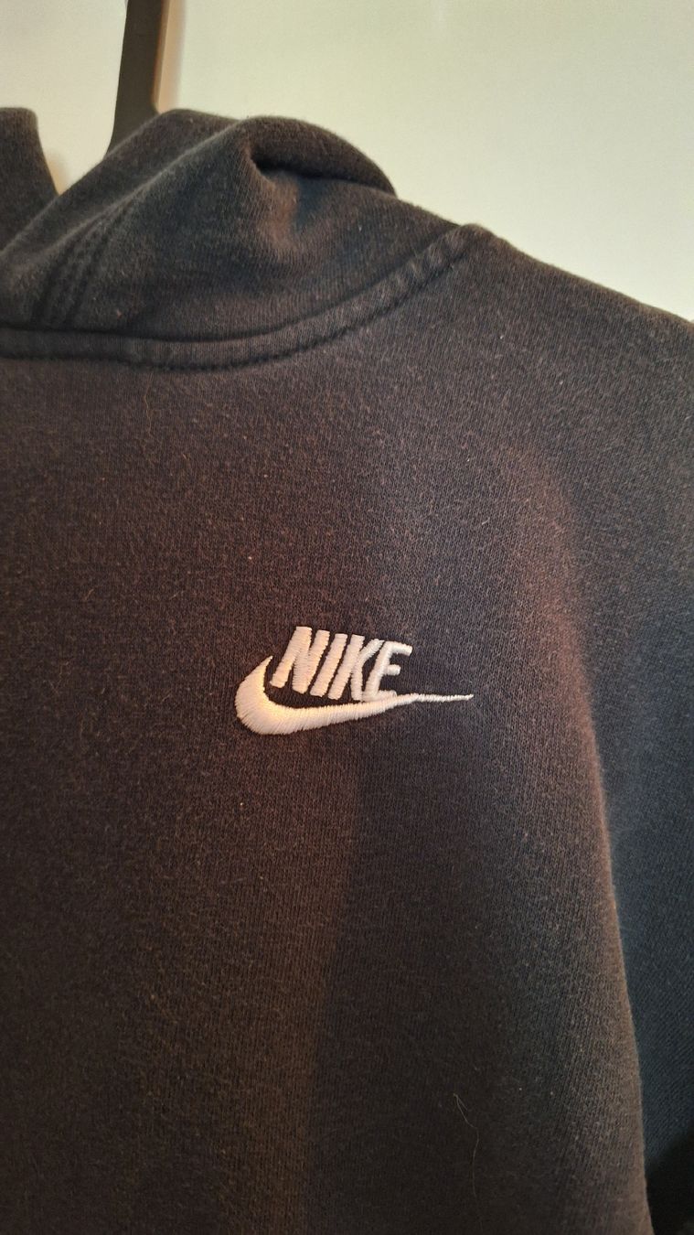 Nike Maglioni & Felpe: Nike Kapuzenpullover schwarz – Usato da Winterthur venduto da _lxeah 1