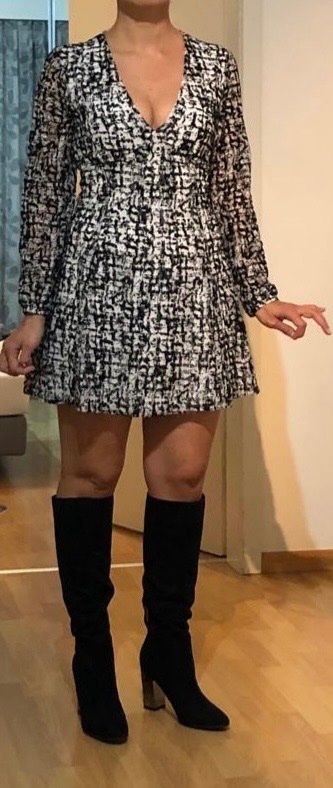Guess Vestiti: Schickes Kleid mit Muster, Grösse S – Usato da Belp venduto da Marinela