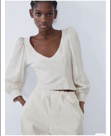Blouse Zara beige textured puff sleeves never worn size S