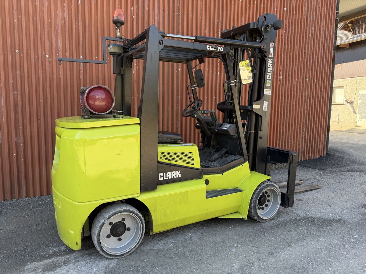 Clark Carrelli elevatori e a forche: Clark Gabelstapler – Usato da Buchs SG venduto da cayenneturbo96 2
