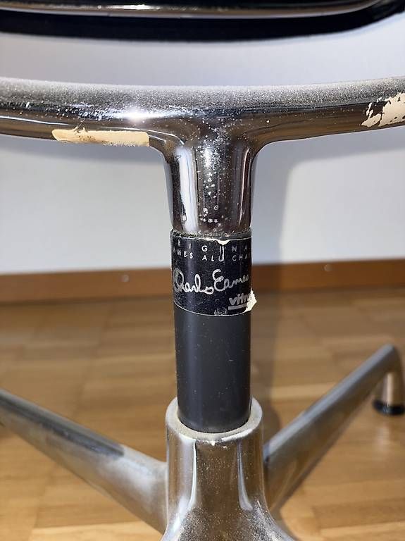 Eames Sedie: Vitra Eames Aluminium Chair – Usato da Zürich venduto da mvshi 4