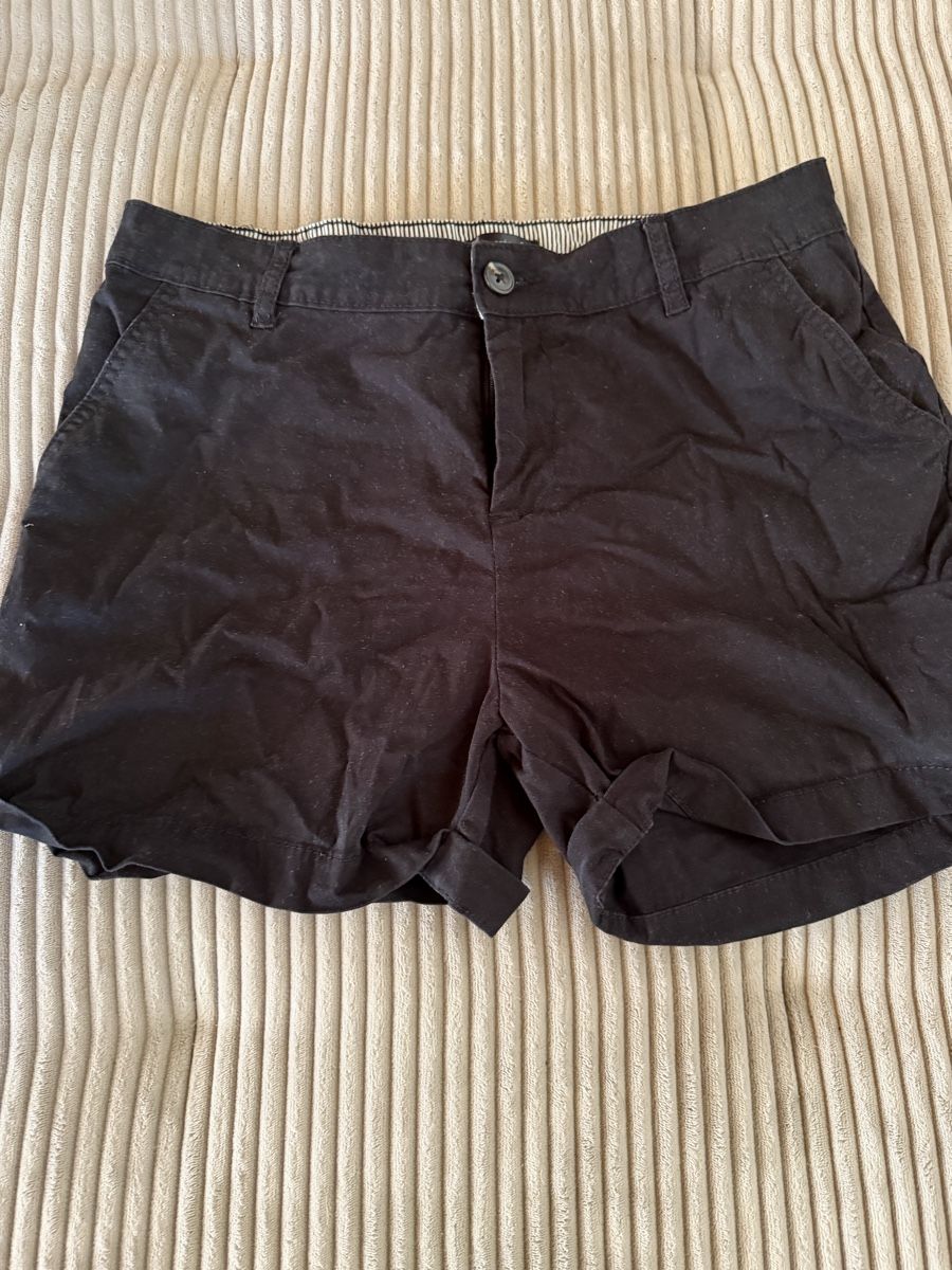Pantaloni: neuwertige Shorts Grösse 36 – Nuovo (secondo la descrizione) da Recherswil venduto da luca_v