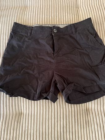 neuwertige Shorts Grösse 36