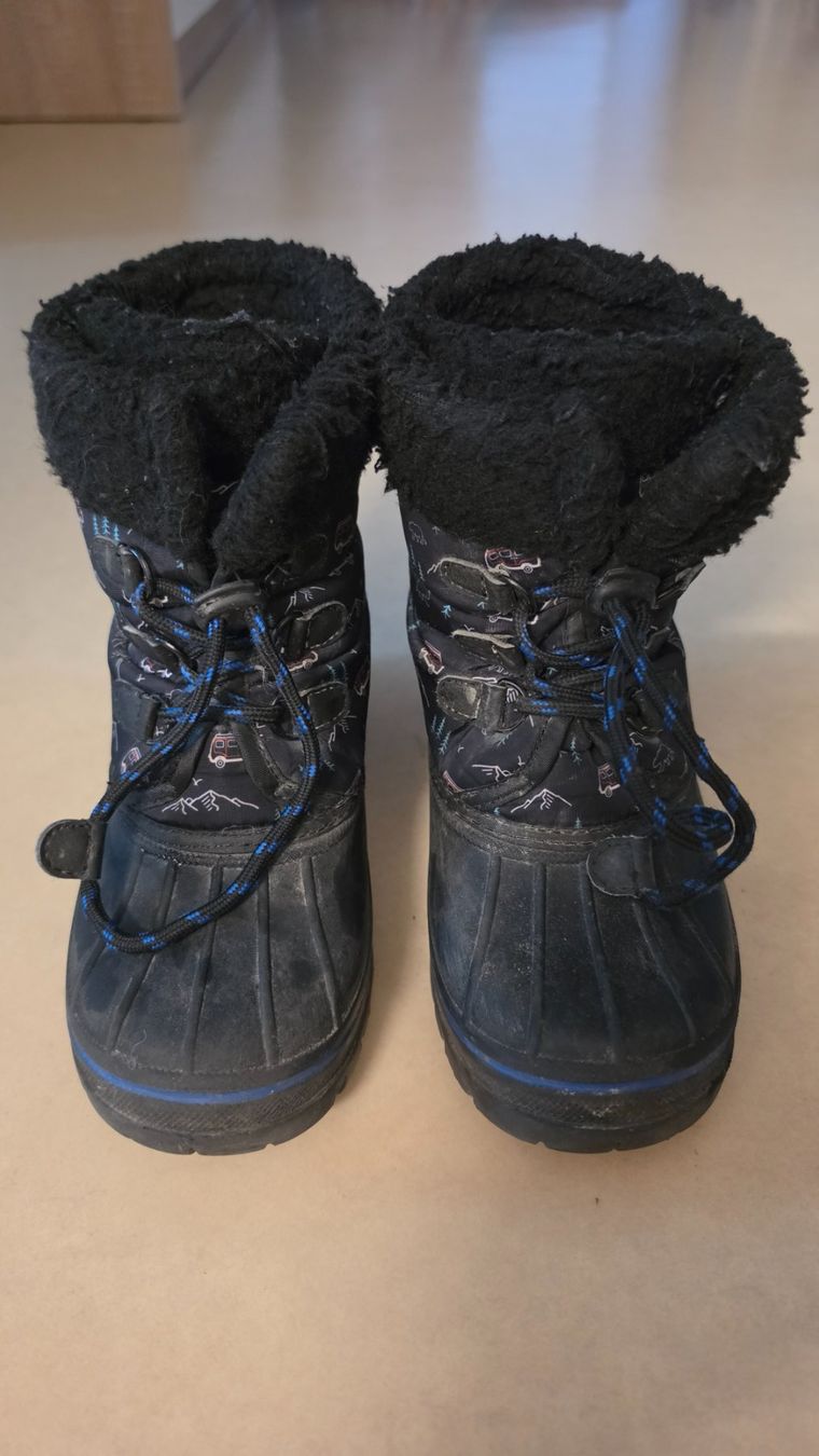 Scarpe per ragazzi: Kinder Winterstiefel Grösse 32/33 gebraucht – Usato da Bern venduto da belarus2