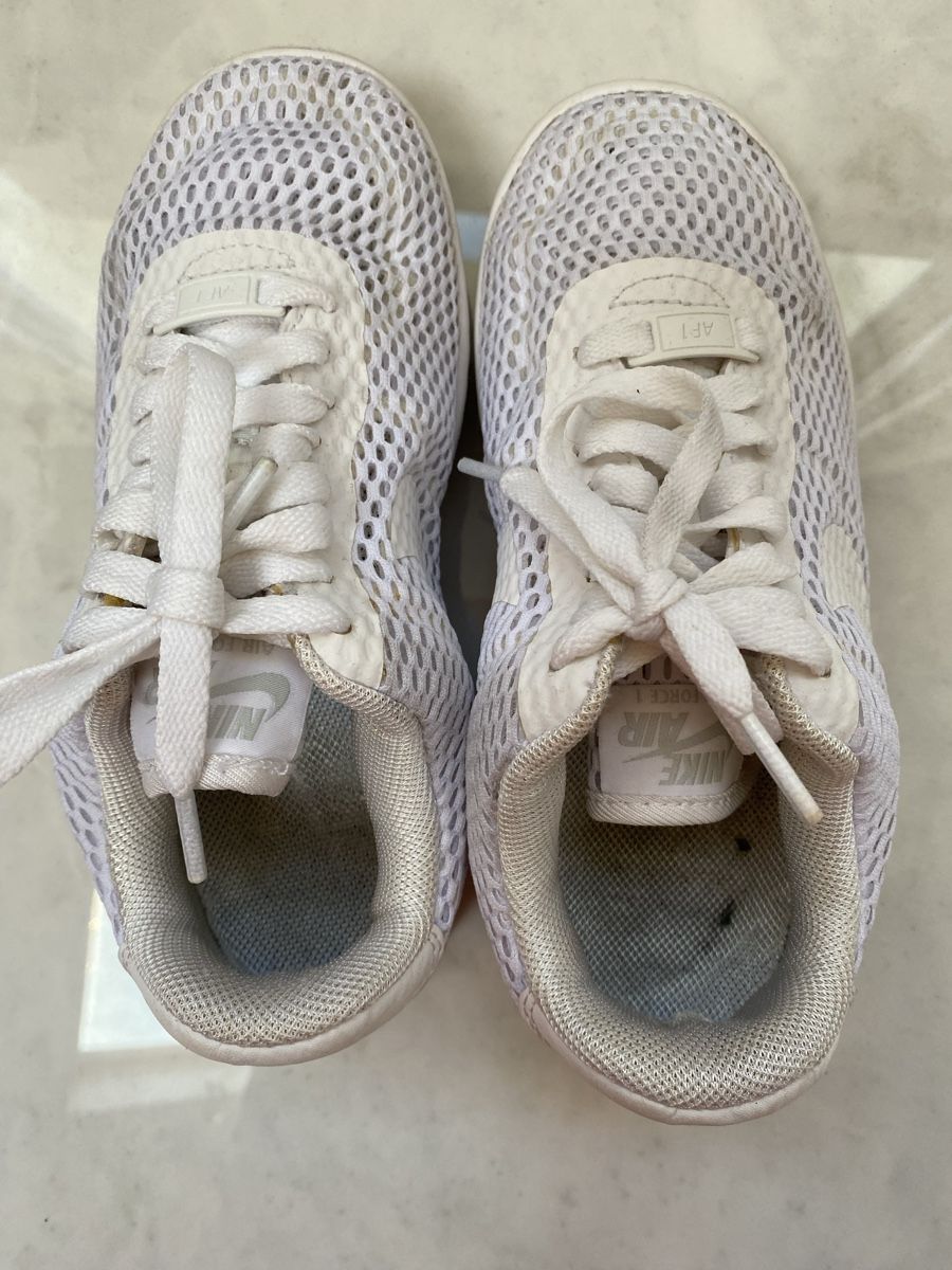 Nike Chaussures filles: Mädchen Sneaker Nike Air Gr. 35.5 – D'occasion à Estavayer-le-Lac par Mimmy02 3