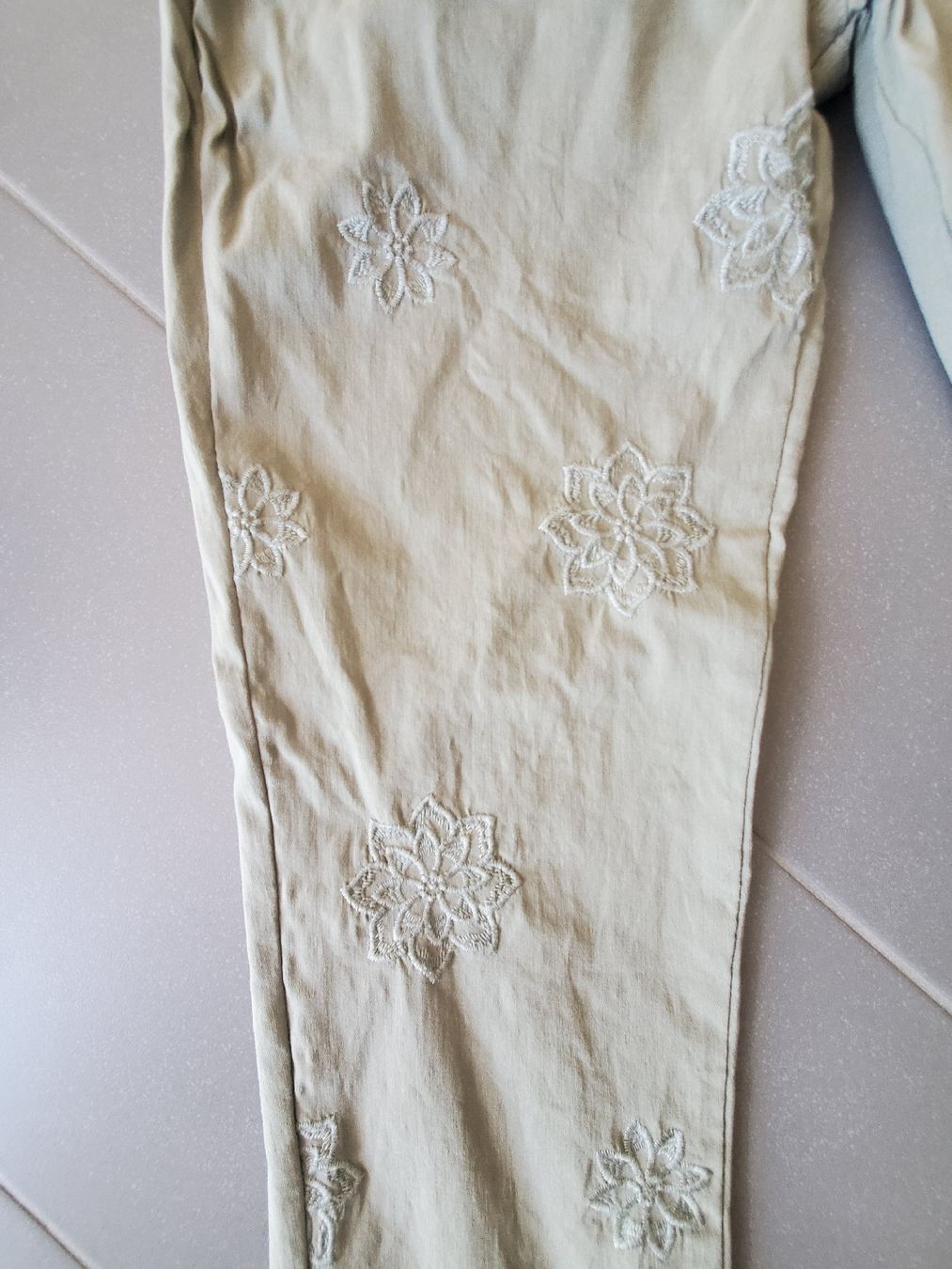 Pantalons: pantalon Chicorée  – Neuf (Voir description) à Montsevelier par Sherlock007 1