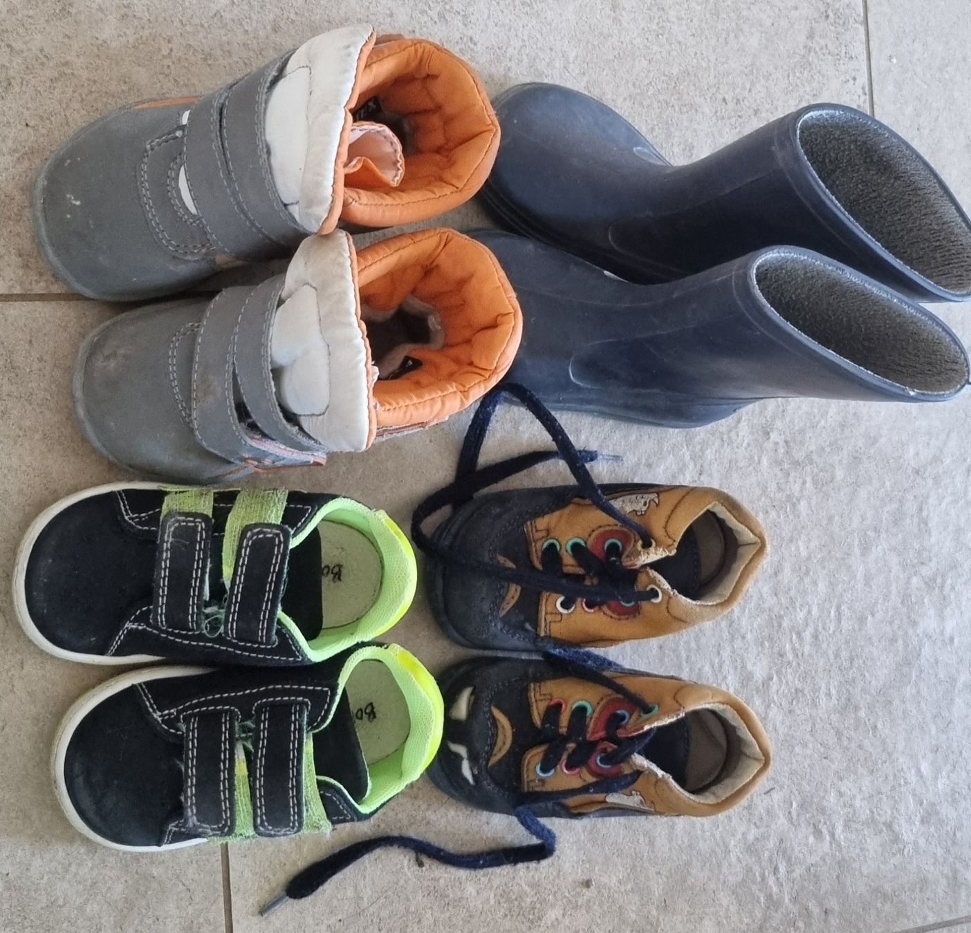 Scarpe per ragazzi: 4xSchuhe gr.20 – Usato da Grossdietwil venduto da GNOM313