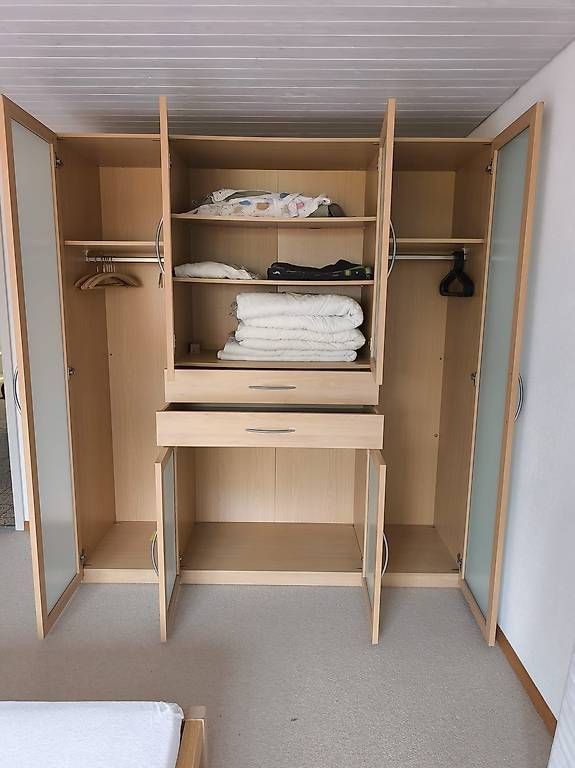 Armadi: Grosser Kleiderschrank mit Glasfronten – Usato da Gansingen venduto da linaus 1