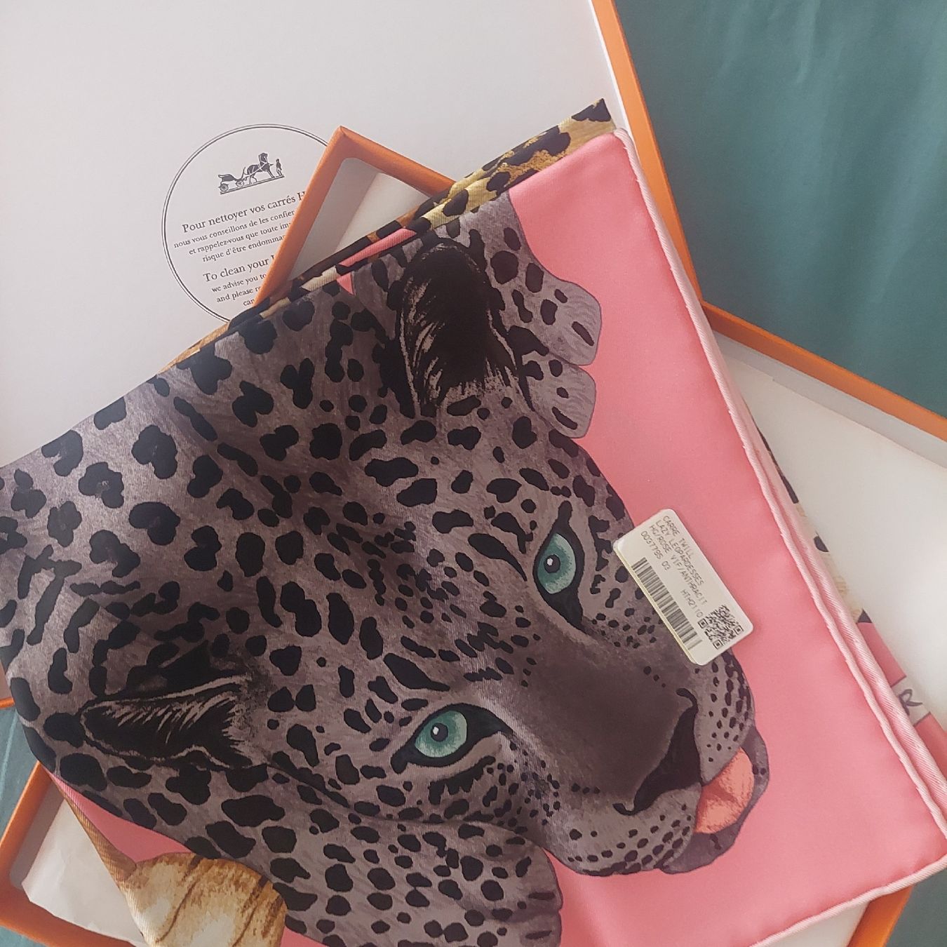 Hermès Foulard & Sciarpe: Carré Hermès Lazy Leopardesses neuf, 90 – Nuovo e nell'imballaggio originale da Genève venduto da s_t_z8jl 4