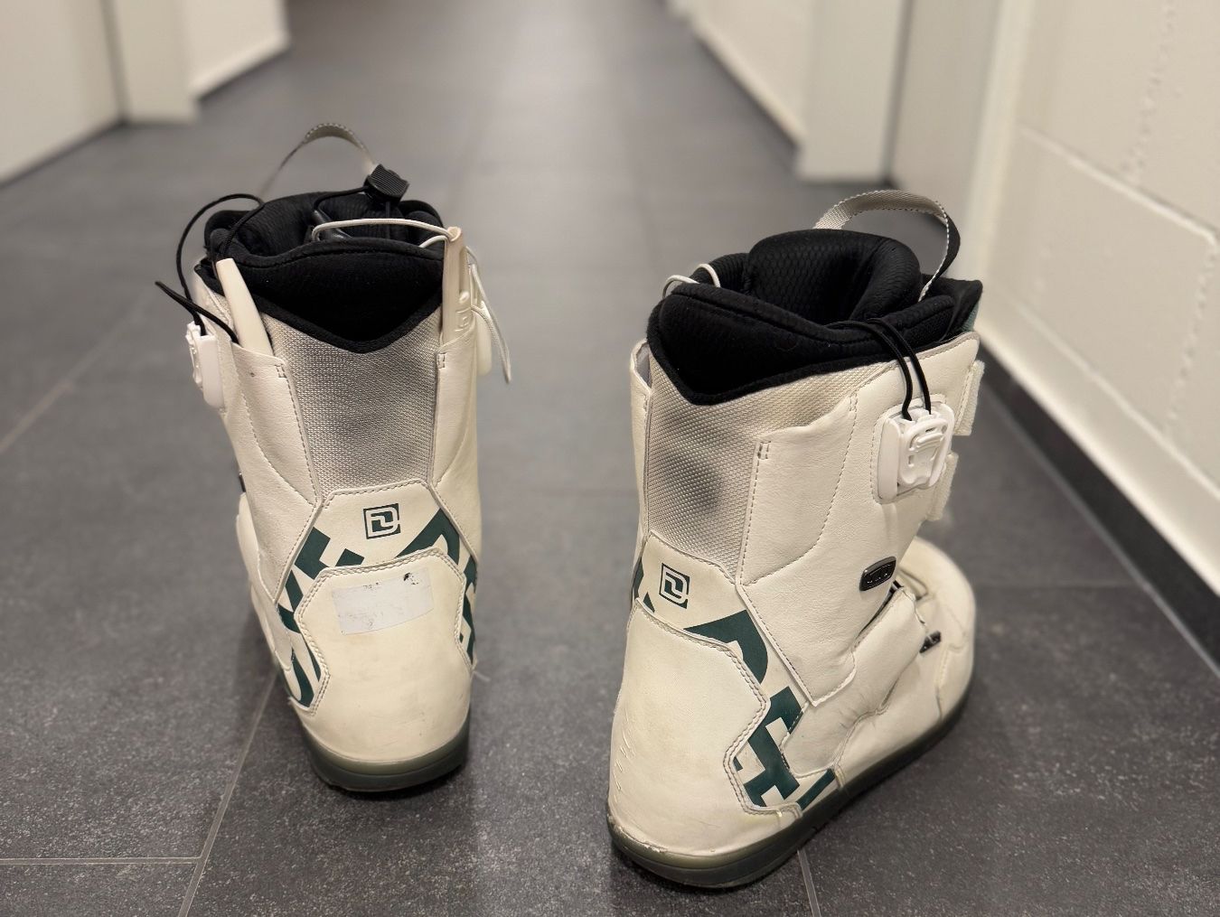 Deeluxe Scarpe da uomo: Deeluxe Team ID Snowboard Boots, Size EU 42.5 – Usato da Herrliberg venduto da ton_xgs8 1