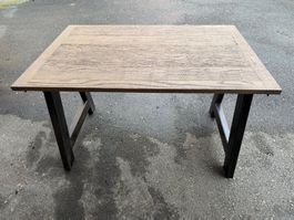Schöner Esstisch, Holztisch mit Metallgestell, 120 x 80 cm