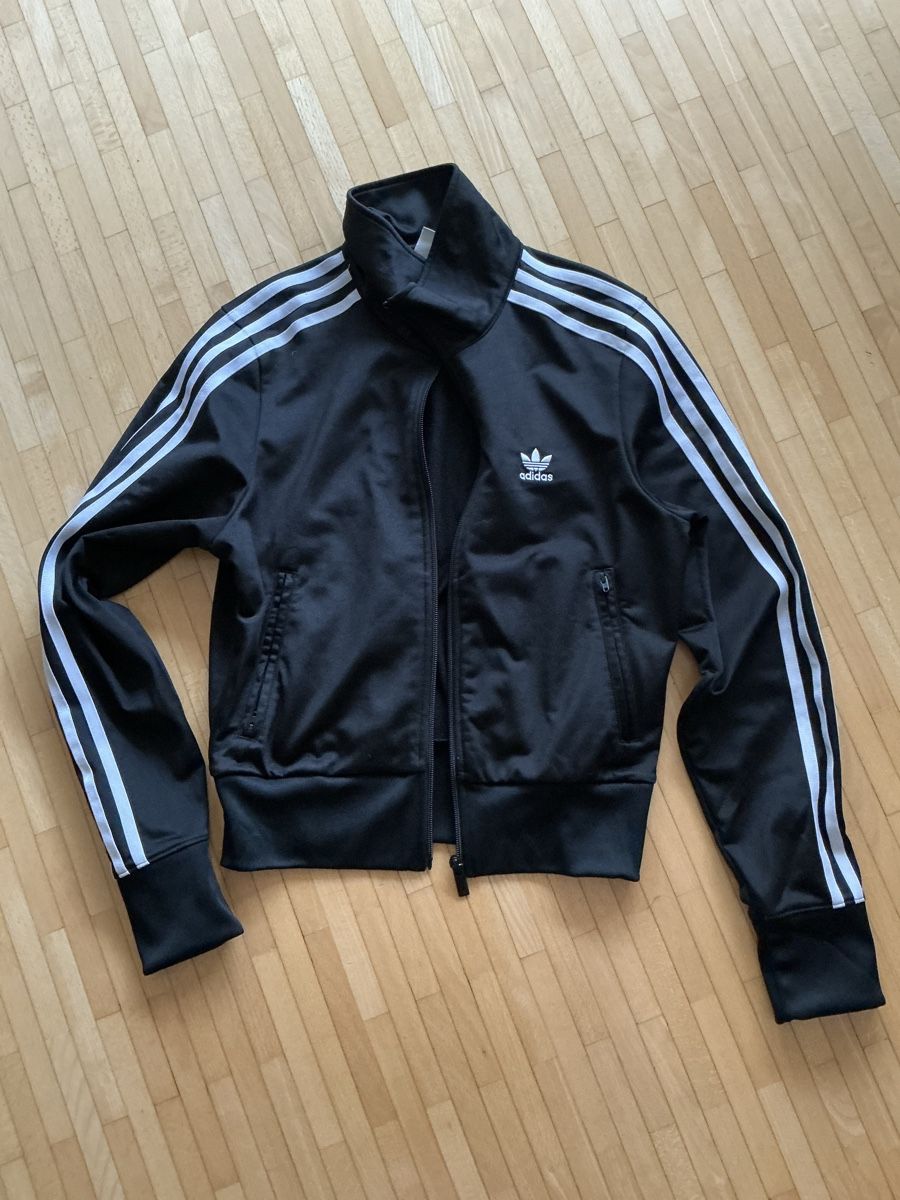 Adidas Giacche: Adidas firebird jacke schwarz – Usato da Ostermundigen venduto da Kavala4