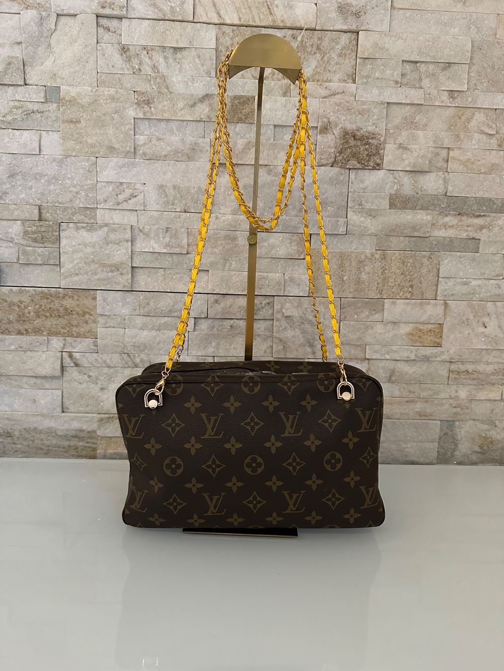 Louis Vuitton Taschen für Damen: Louis Vuitton Necessaire - Upcycling Tasche – Gebraucht aus Hittnau von LuxAndMore 3