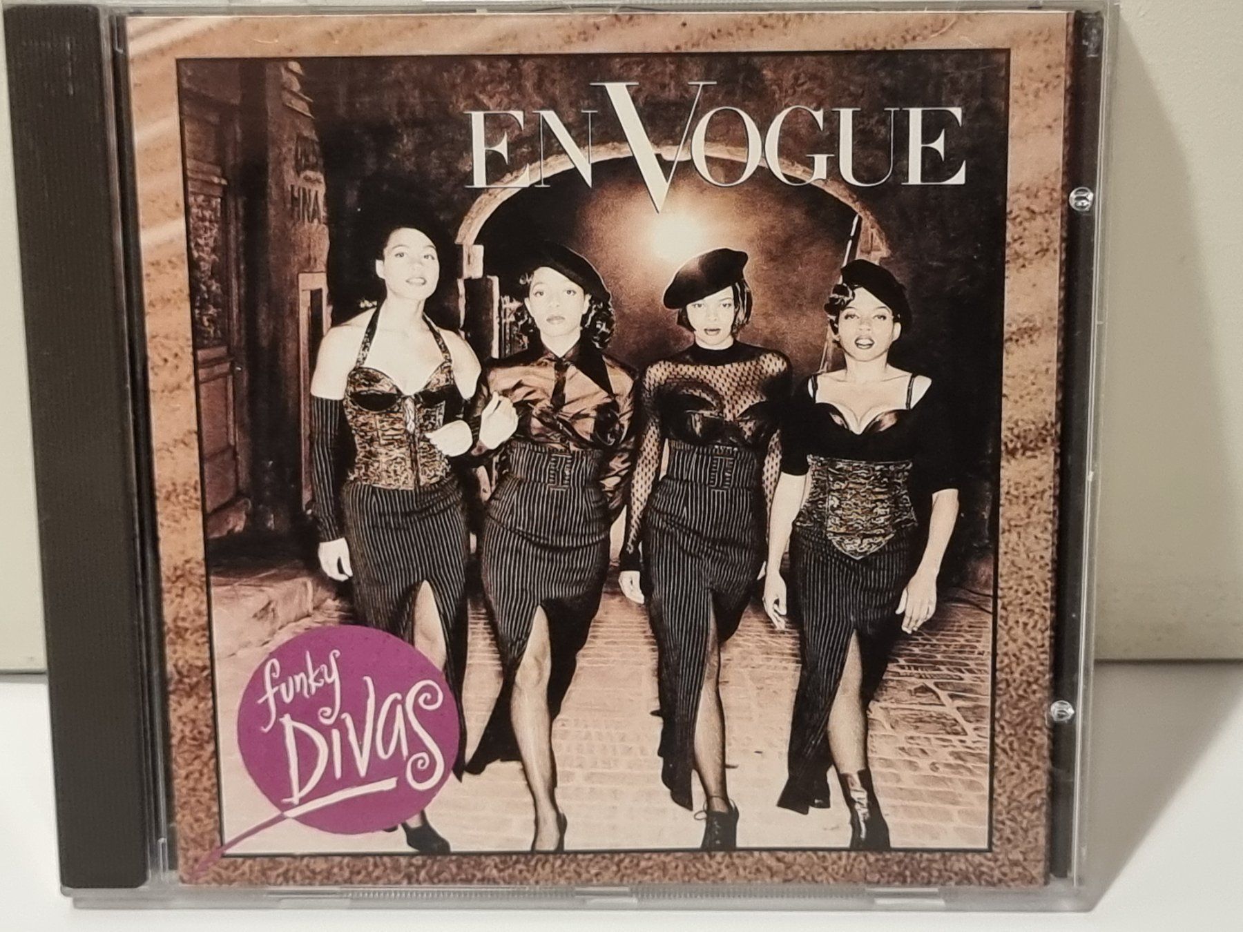 CDs: En Vogue - Funky Divas (CD) – Gebraucht aus Villigen von Tschachtlan