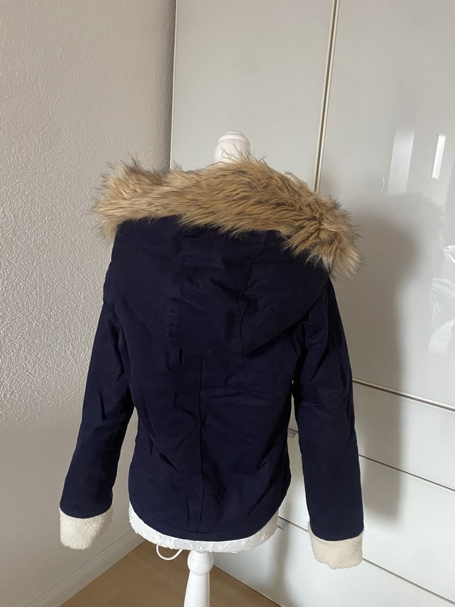 Jacken: Jacke mit Kunstfellkapuze – Neu (gemäss Beschreibung) aus Haag (Rheintal) von 2026Top 1