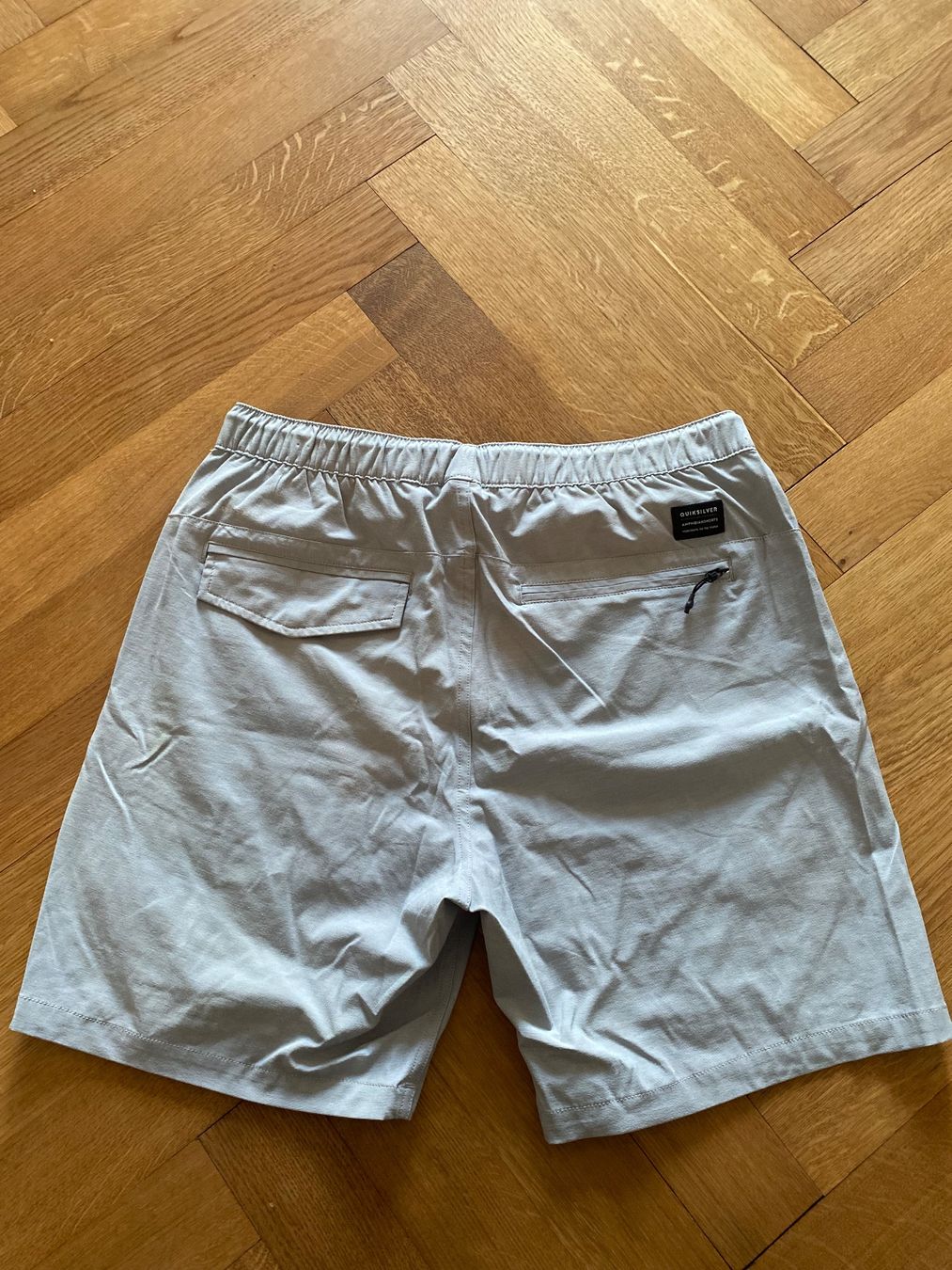 Quiksilver Pantaloni: Quiksilver Herren Sommer-Shorts – Usato da Bern venduto da mue_yhz5 3
