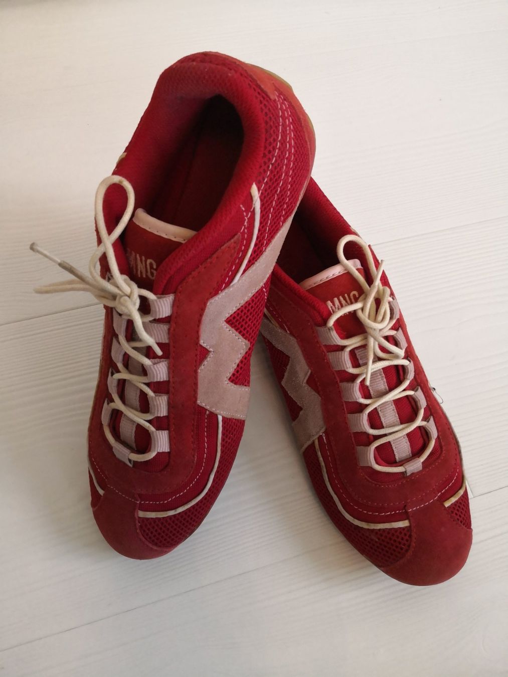 Mango Damenschuhe: 🤩MANGO STOFF-LEDER-SNEAKER ROT-WEISS – Gebraucht aus Olten von Naja-Twins-Twins 2