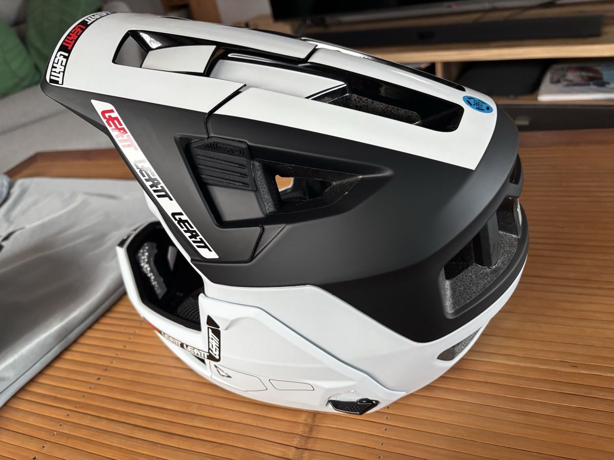 Leatt Caschi: Casque Leatt Enduro 4.0 blanc taille L – Nuovo e nell'imballaggio originale da Meinisberg venduto da flo_6qv9 1