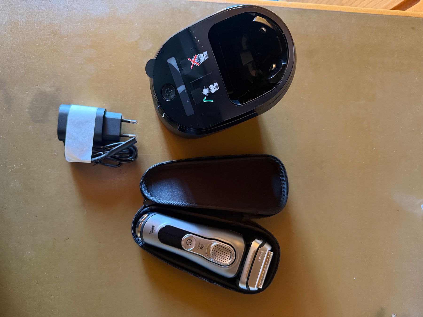 Braun Rasoi & Lamette da barba: Rasierer Braun Series 9 wet&dry – Nuovo (secondo la descrizione) da Wettswil venduto da AmlaB