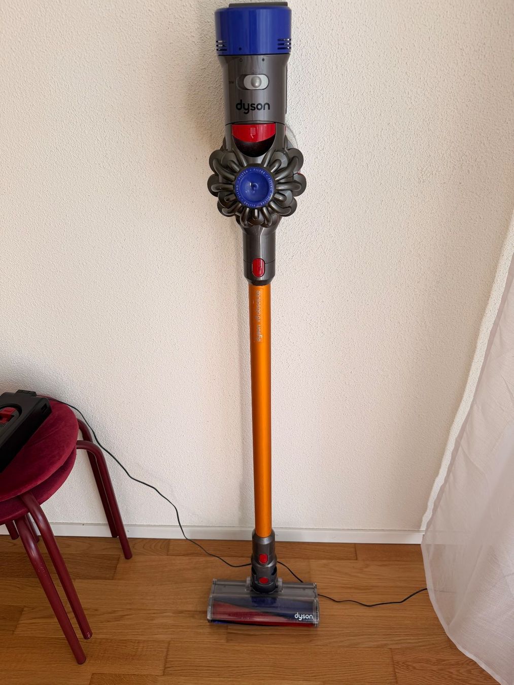 Dyson Aspirapolveri & Accessori: Staubsauger Dyson V8, gebraucht. – Usato da Ossingen venduto da kimpossibel 6